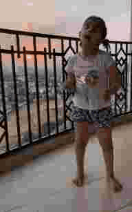 showtalent/gifs/609227446154f777159540.jpg